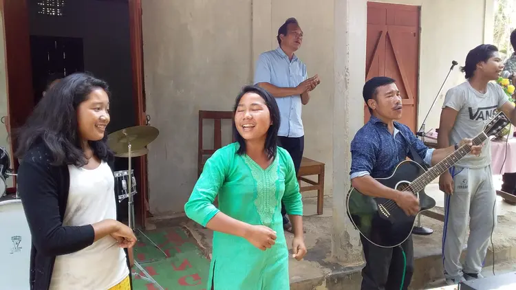 Praise and worship team of Rongmasu Fellowship presenting choreography song